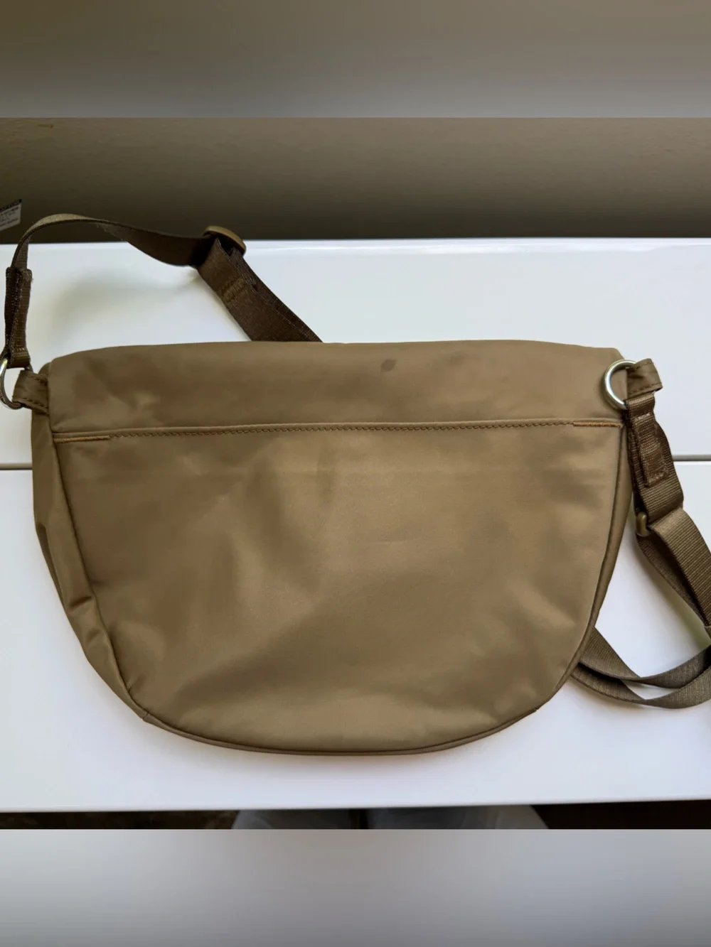 Lululemon All Night Festival Bag 5L RARE khaki color - Picture 4 of 5